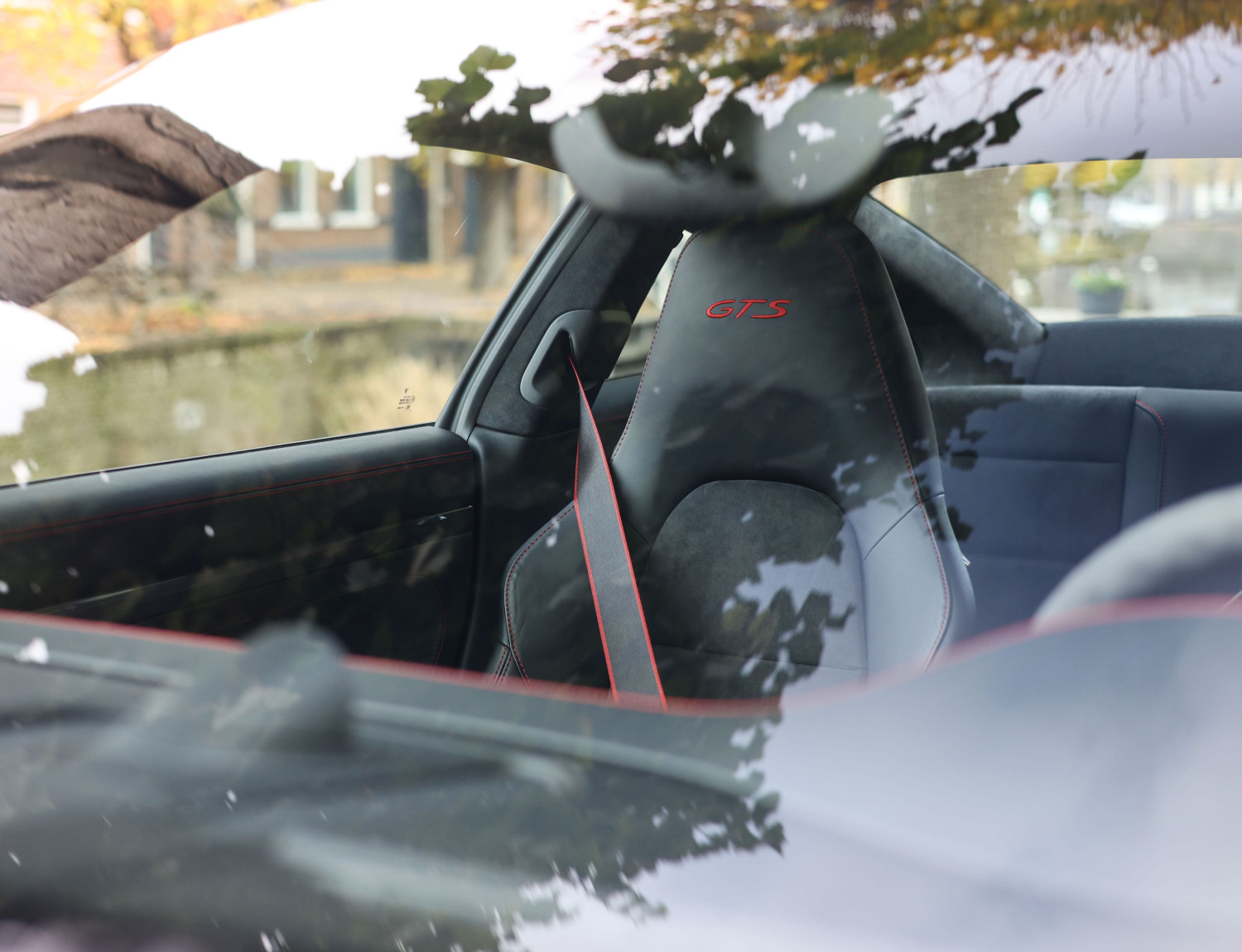 Porsche 911 3.8 Carrera 4 GTS