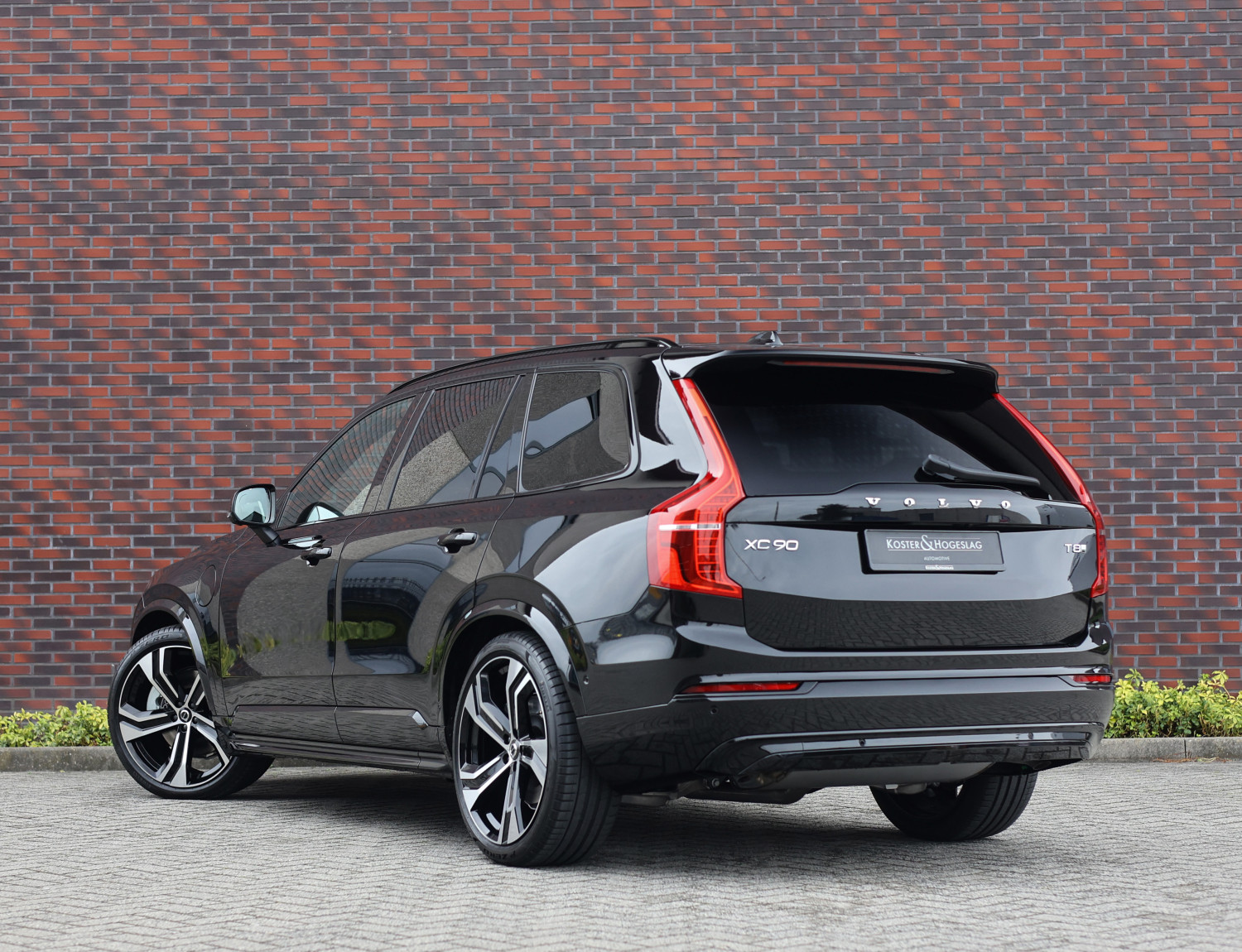 Volvo XC90 T8 AWD Ultra Dark