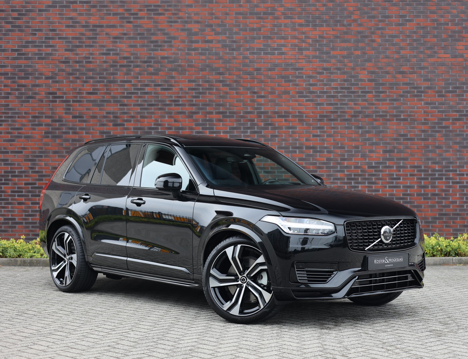Volvo XC90 T8 AWD Ultra Dark