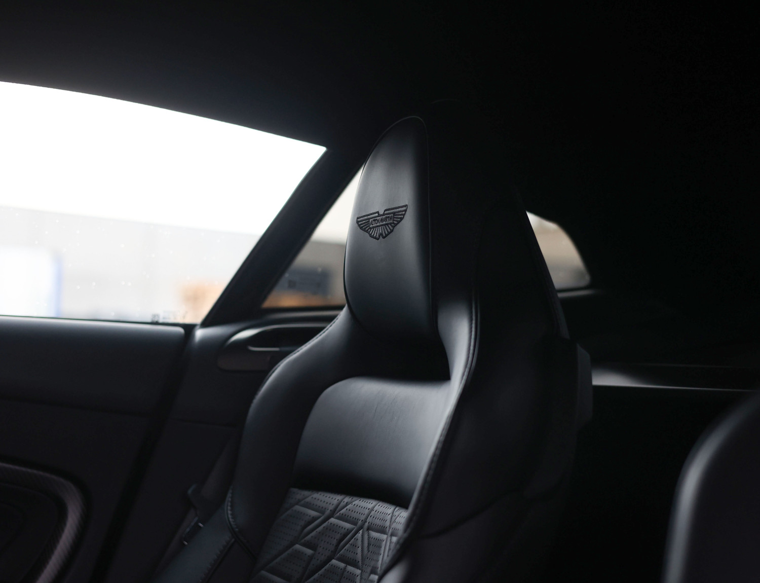 Aston Martin Vanquish 5.2 V12 Coupe