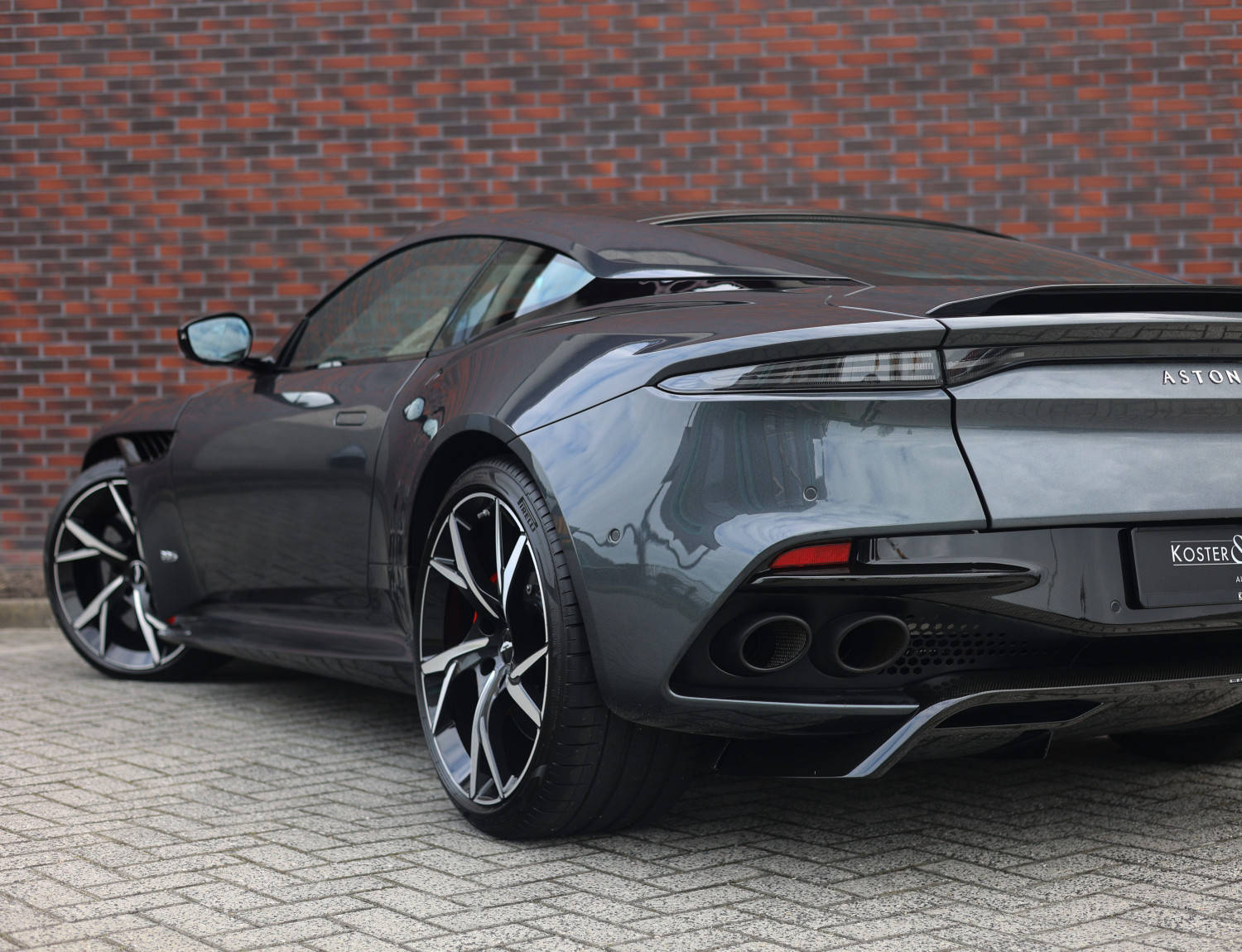 Aston Martin DBS 5.2 V12 Superleggera