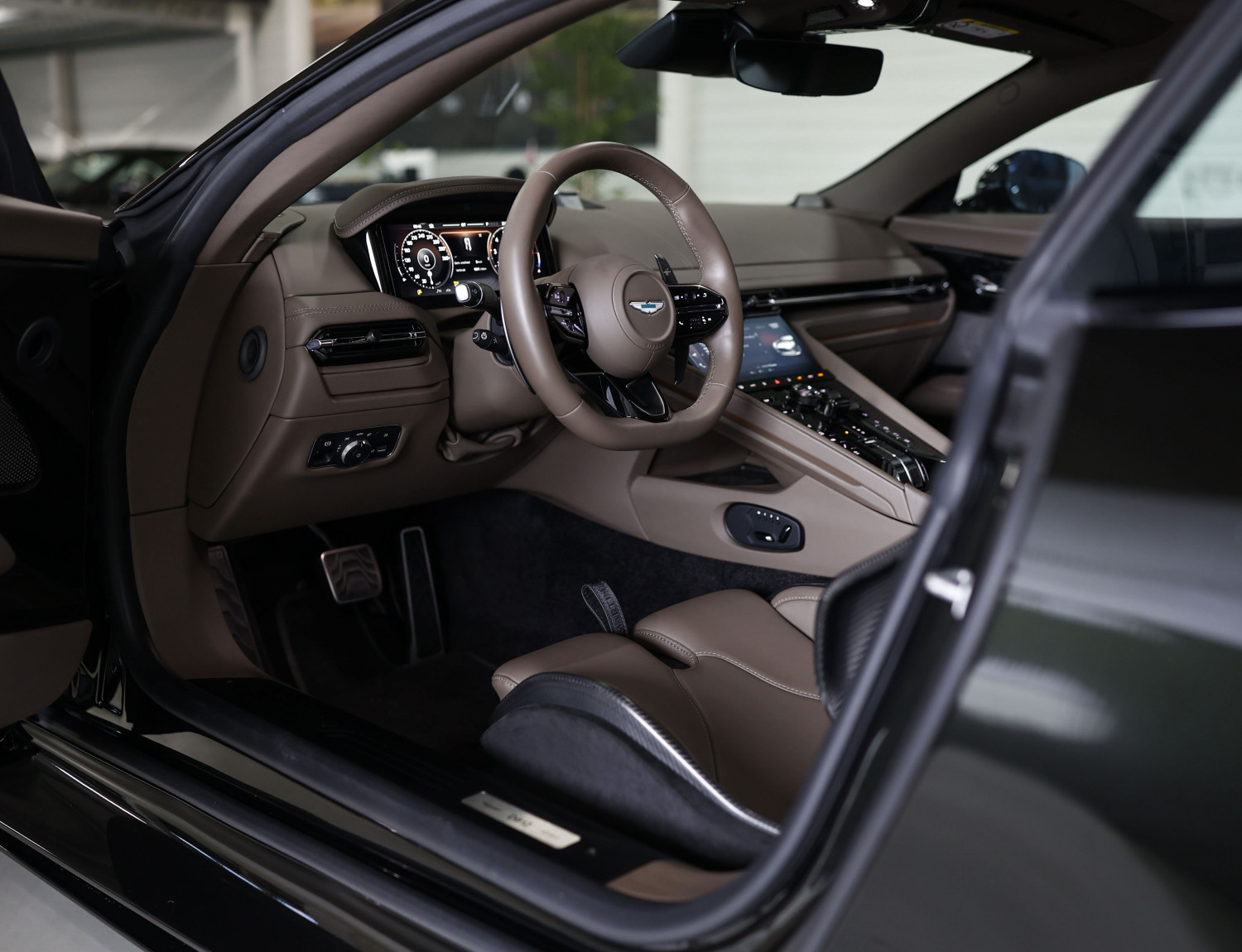 Aston Martin DB12 4.0 V8
