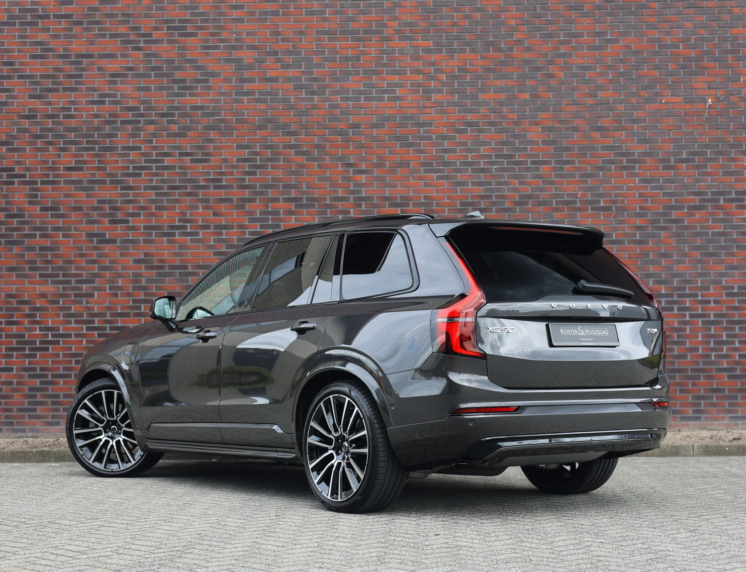 Volvo XC90 T8 AWD Ultra Dark