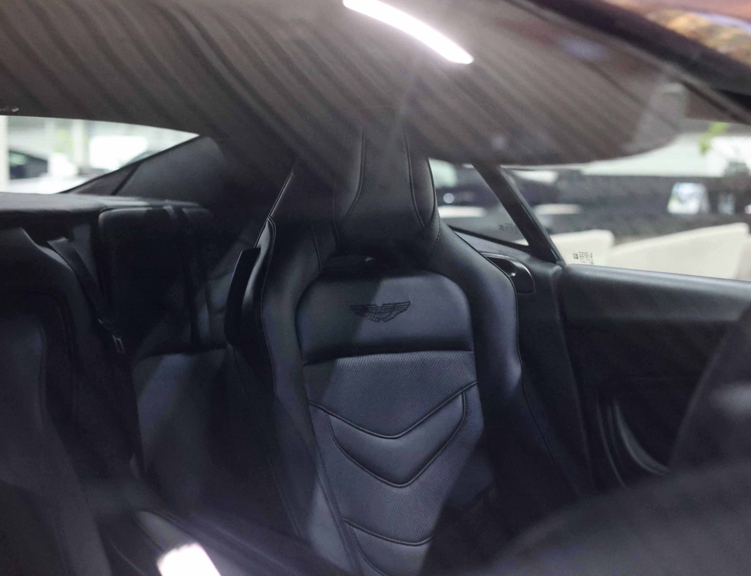 Aston Martin DBS 5.2 V12 Superleggera Aston Martin DBS 5.2 V12 Superleggera