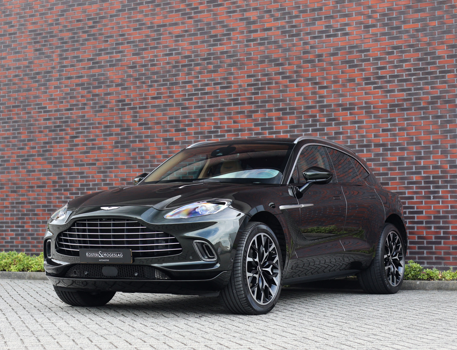Aston Martin Dbx 4.0 V8 Aston Martin Dbx 4.0 V8