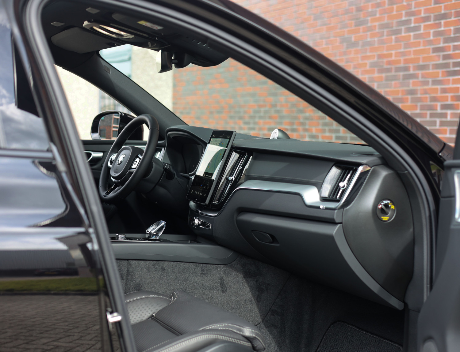 Volvo XC60 T8 AWD Ultra Black Edition