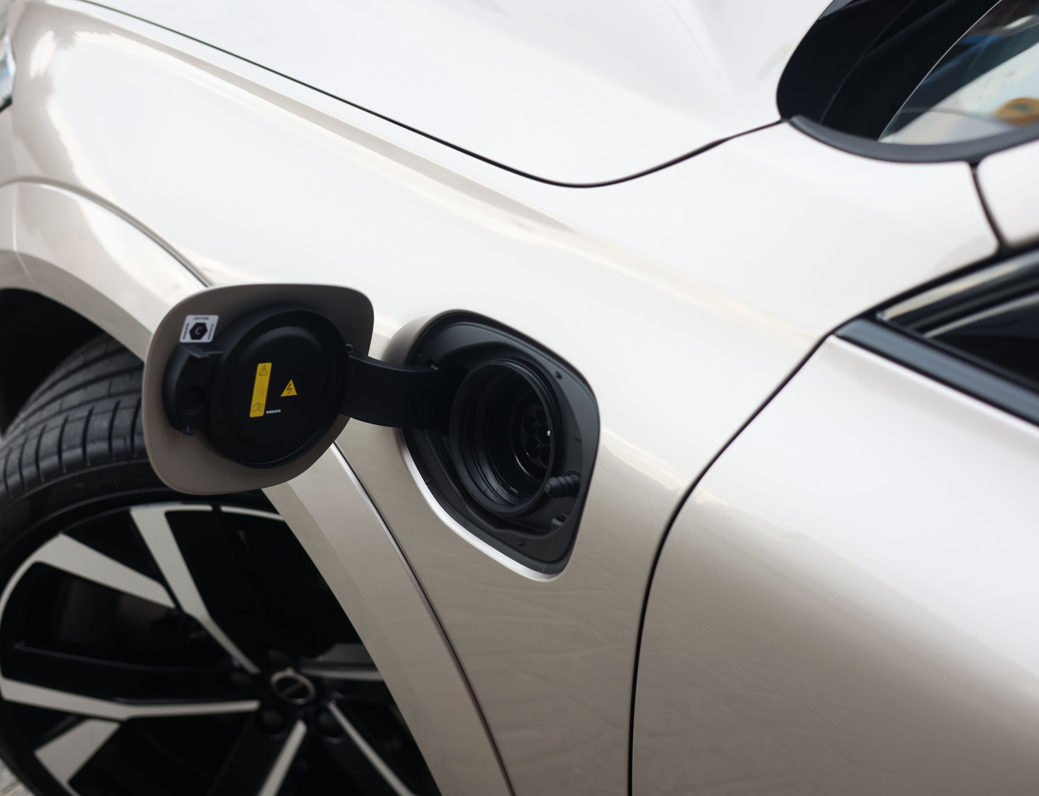 Volvo XC60 T8 AWD Ultra Dark