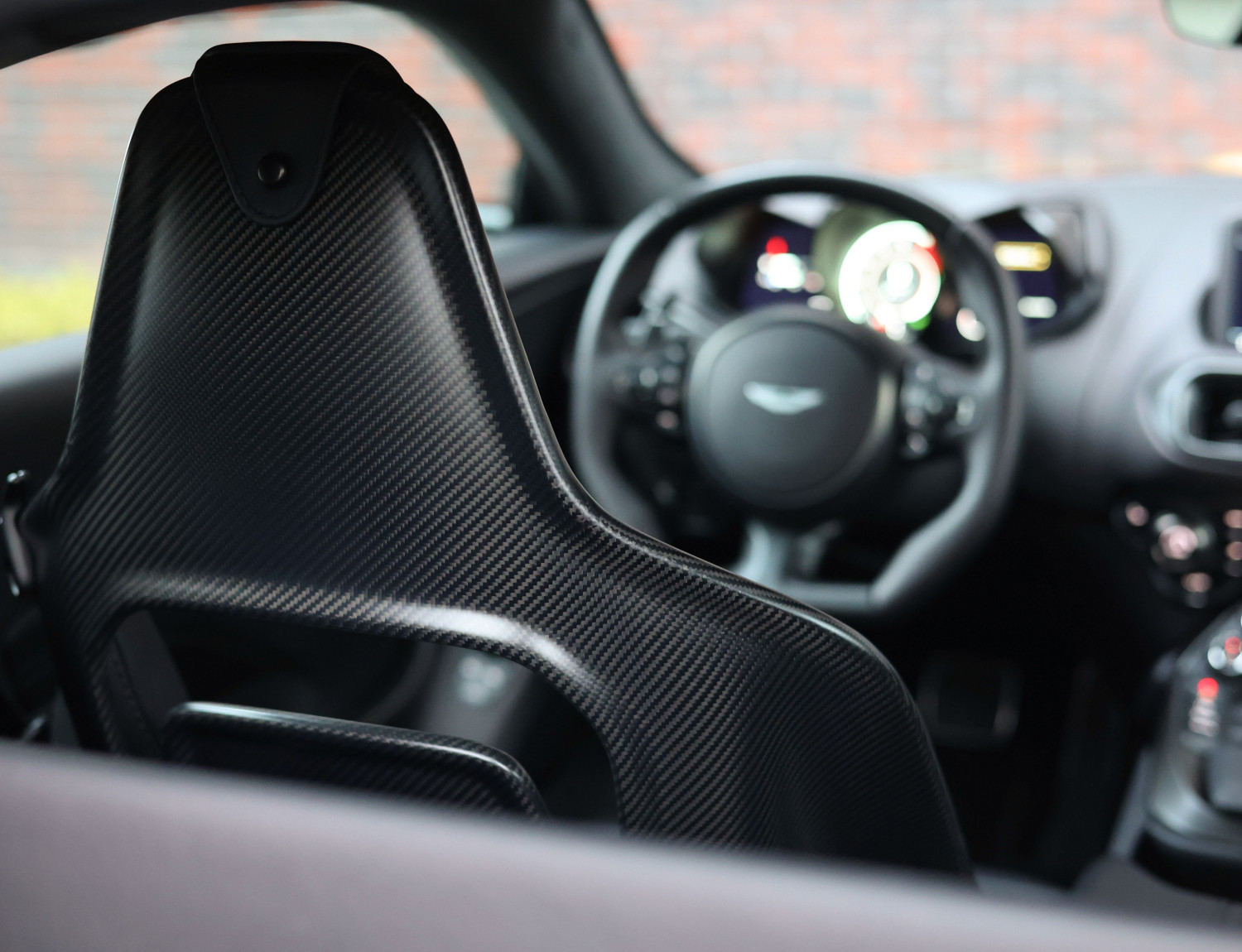 Aston Martin Vantage 5.2 V12