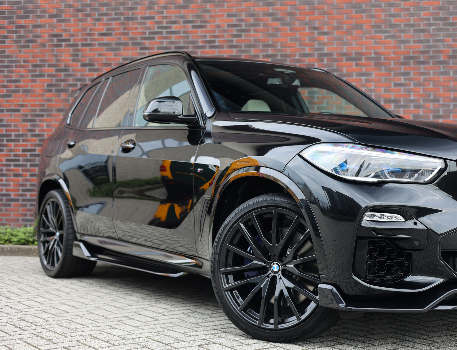 BMW X5 M50i