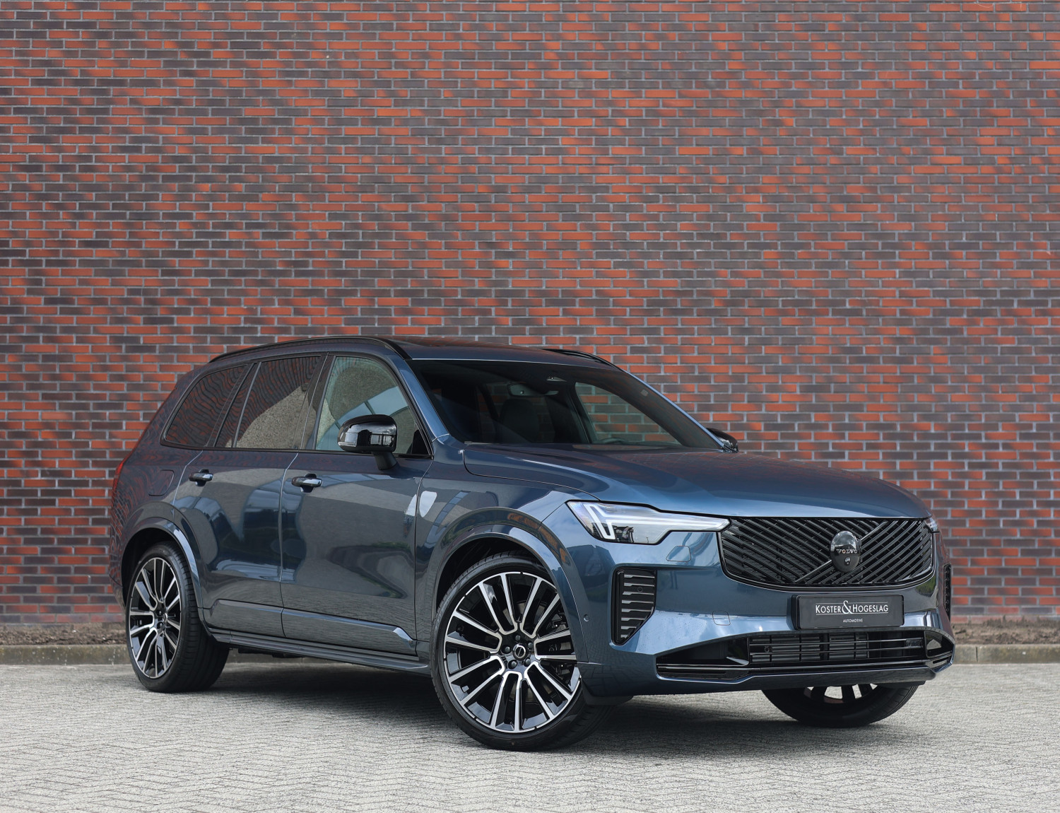 Volvo XC90 T8 AWD Ultra Black Edition