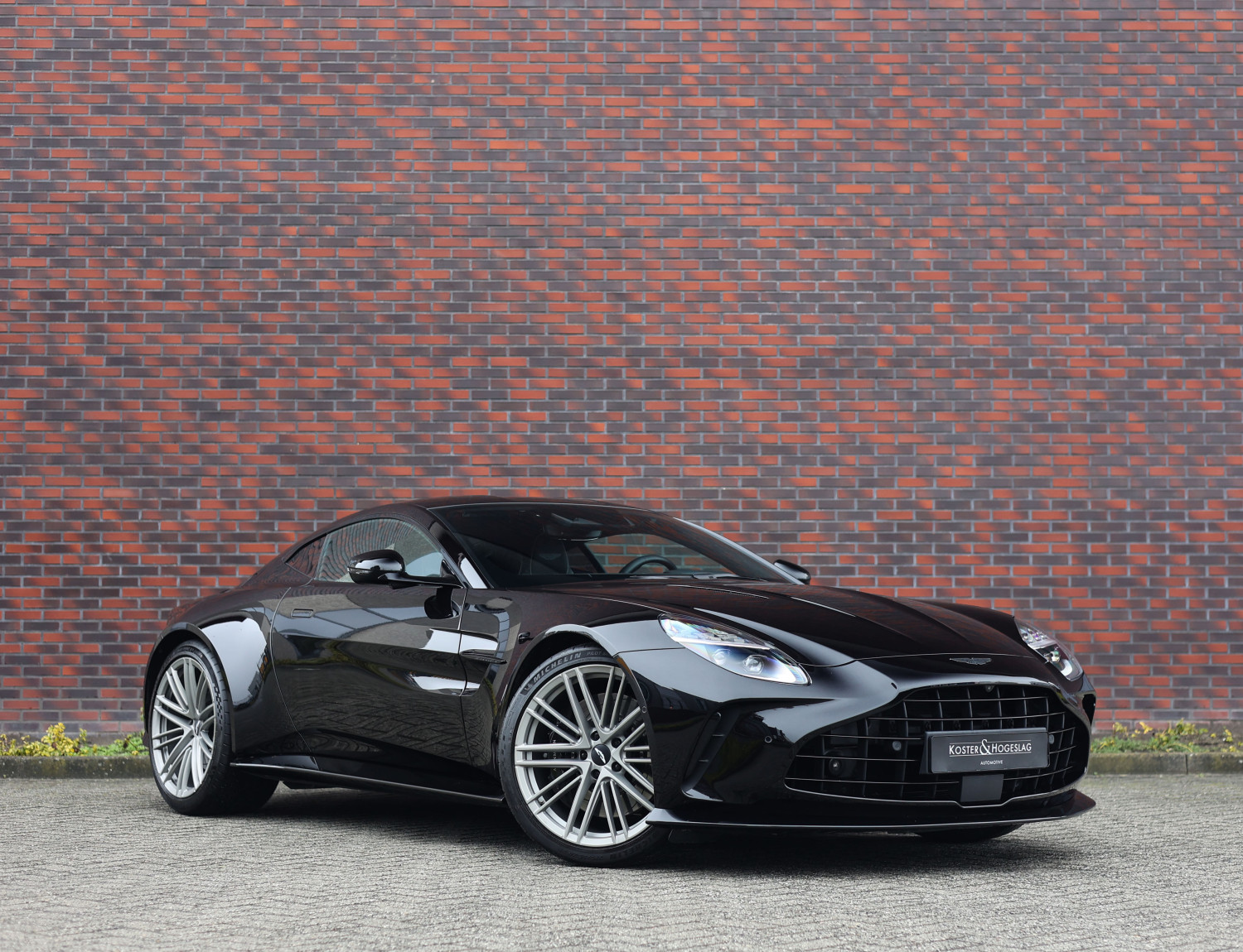 Aston Martin Vantage 4.0 V8