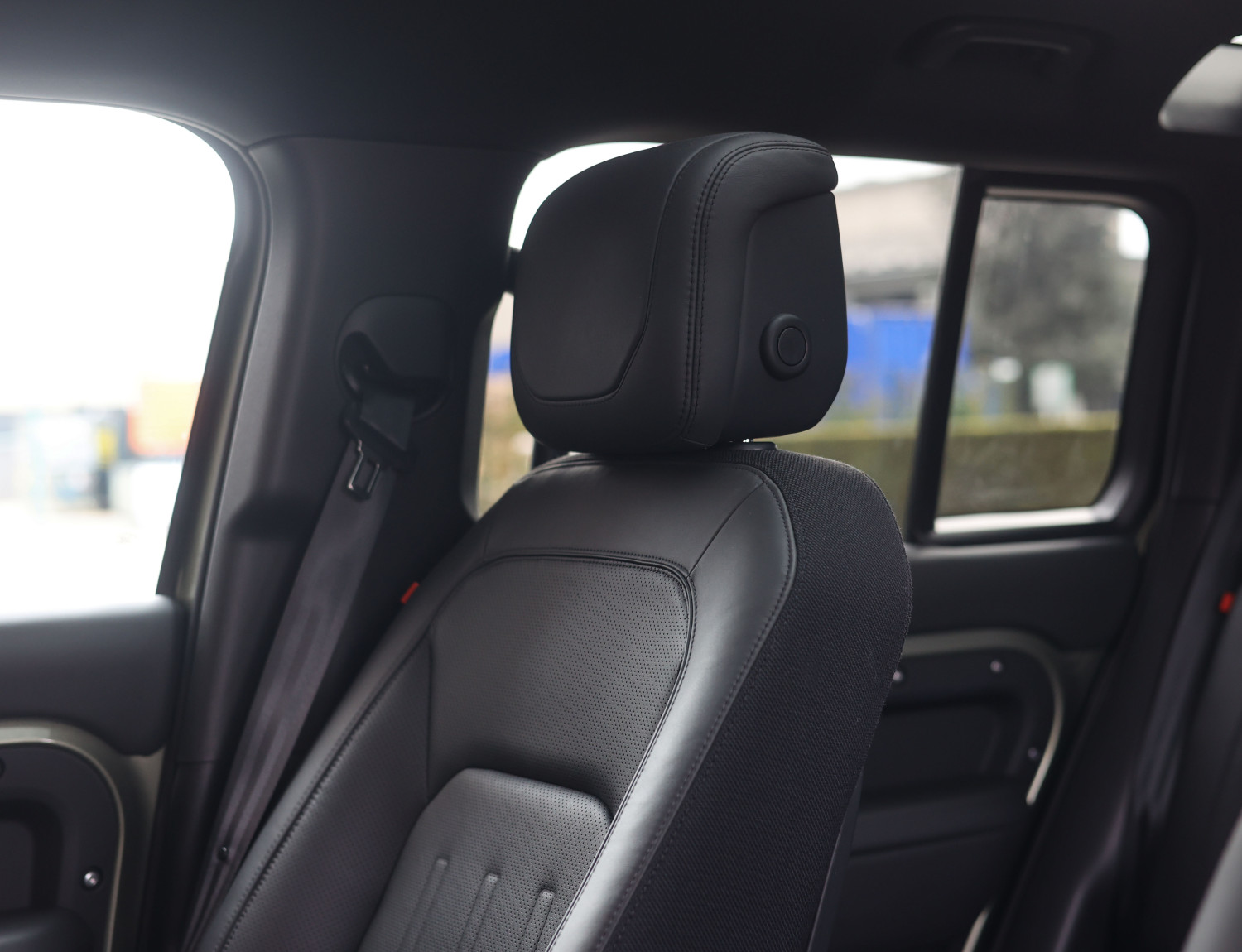 Land Rover Defender P400e X