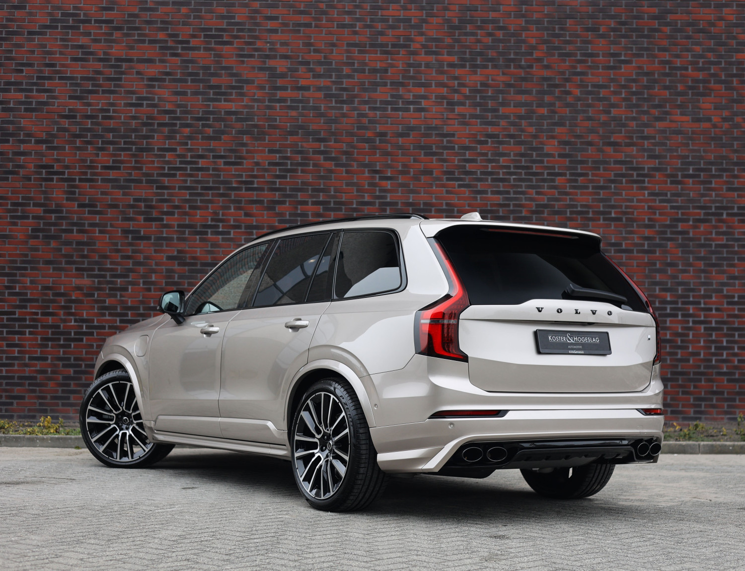 Volvo XC90 T8 AWD Ultra Dark
