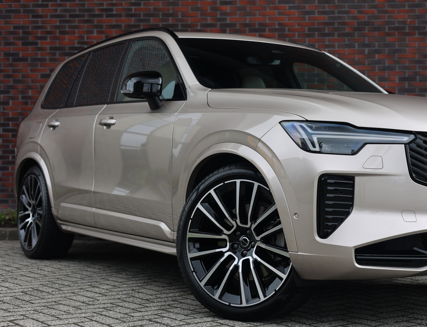 Volvo XC90 T8 AWD Ultra Dark