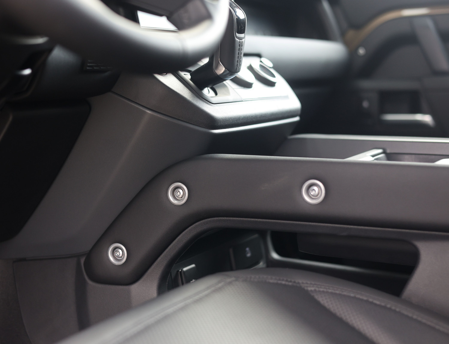 Land Rover Defender P300e X-Dynamic SE