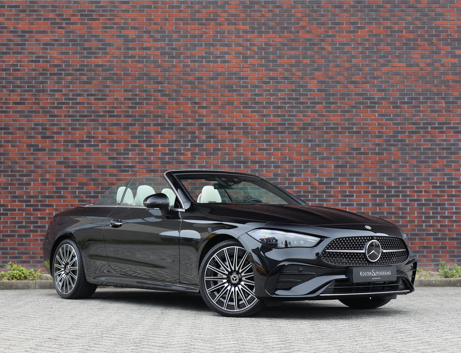Mercedes-Benz CLE Cabriolet 300 4MATIC AMG Line Mercedes-Benz CLE Cabriolet 300 4MATIC AMG Line