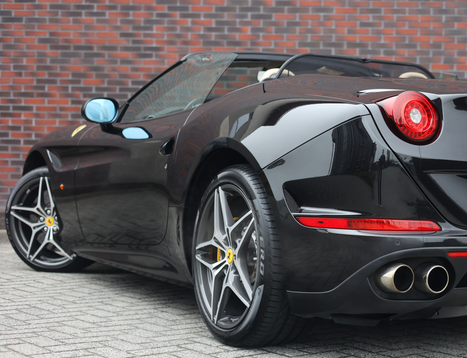 Ferrari California 3.9 T HELE
