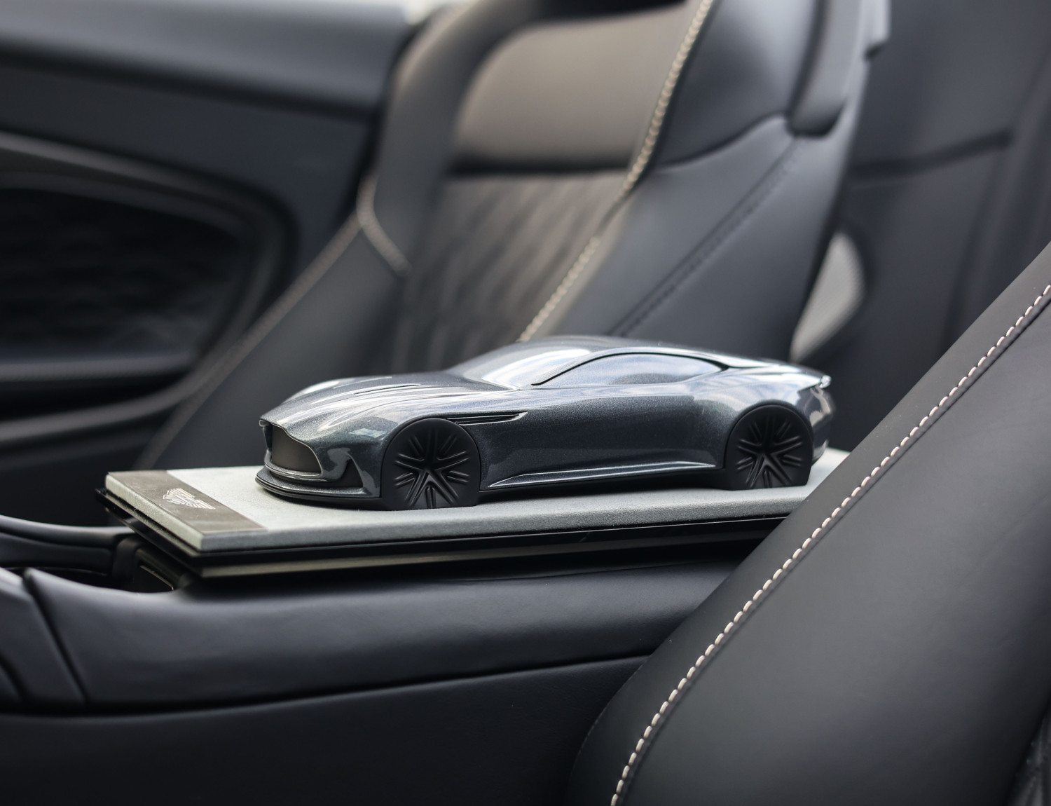 Aston Martin DB12 Volante 4.0 V8