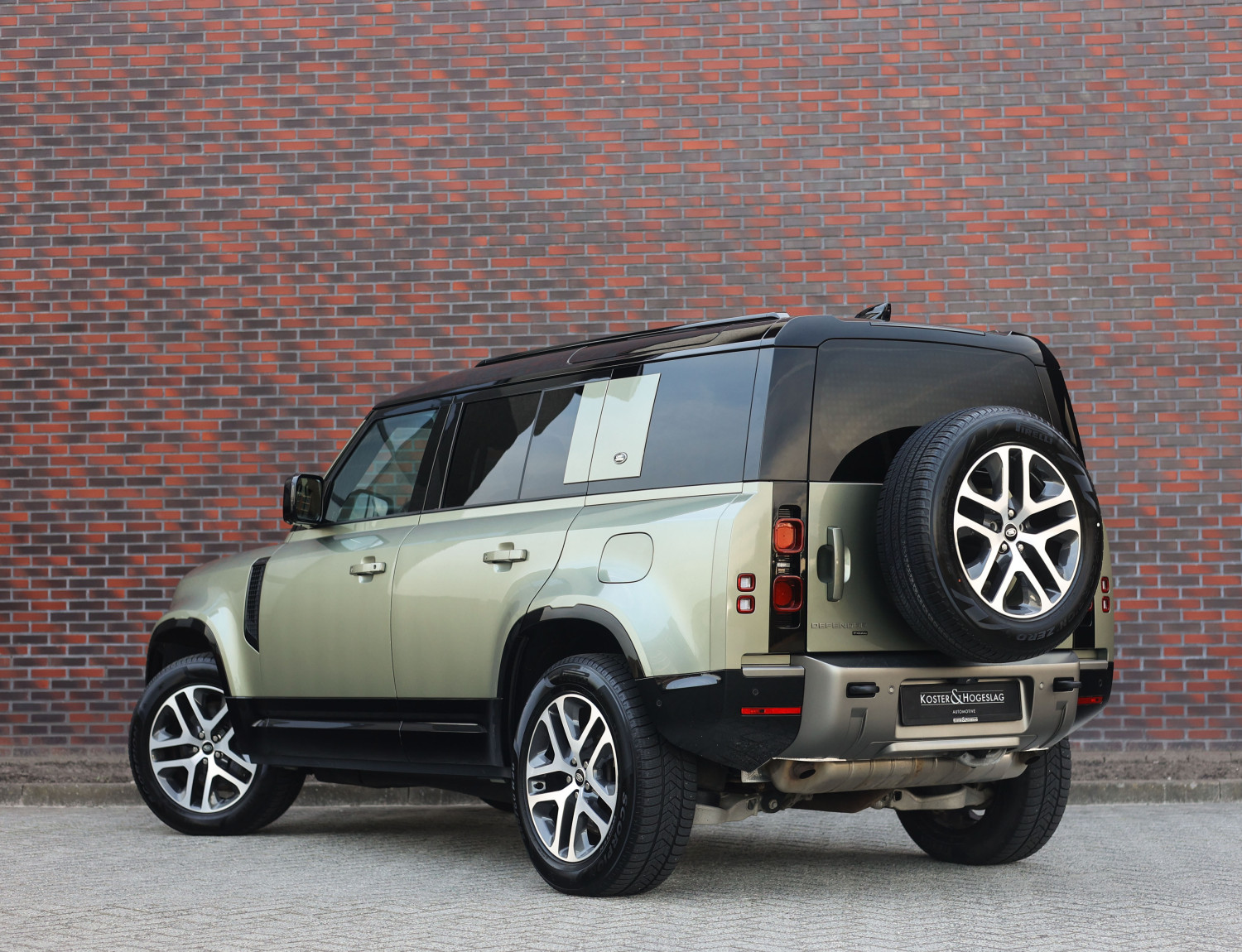 Land Rover Defender P400e X-Dynamic S