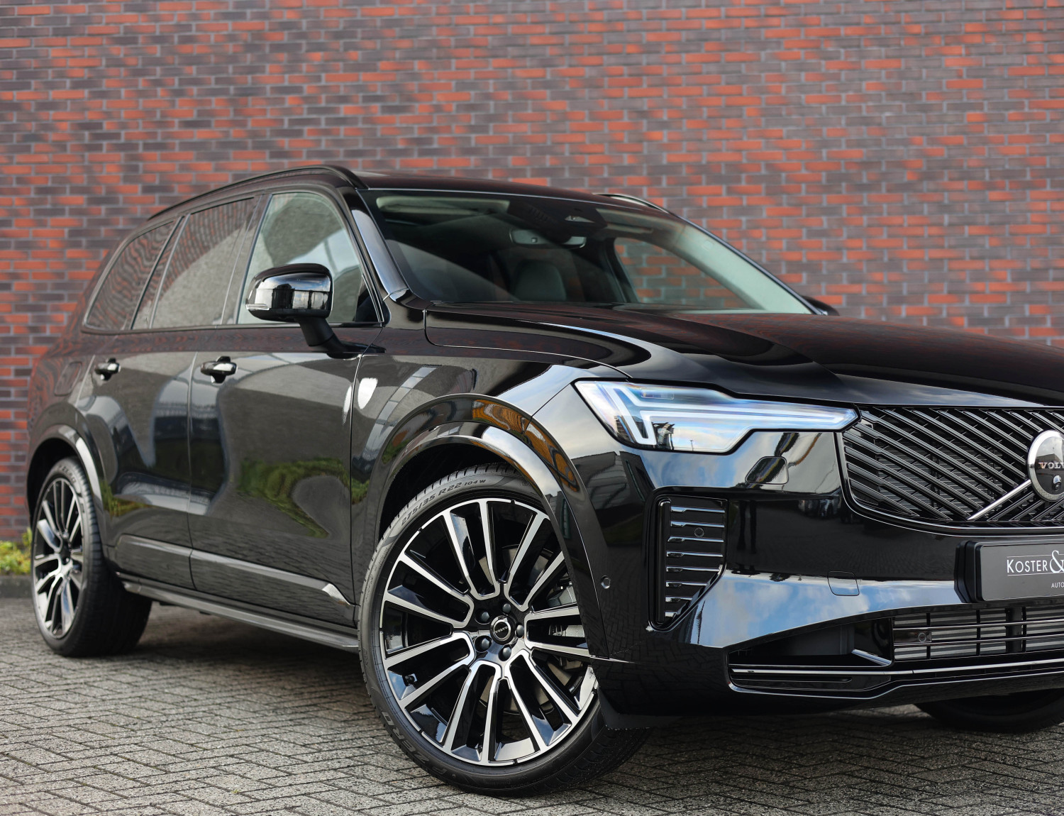 Volvo XC90 T8 AWD Ultra Dark