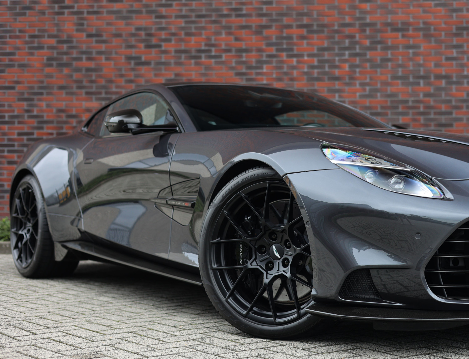 Aston Martin Vanquish 5.2 V12 Coupe