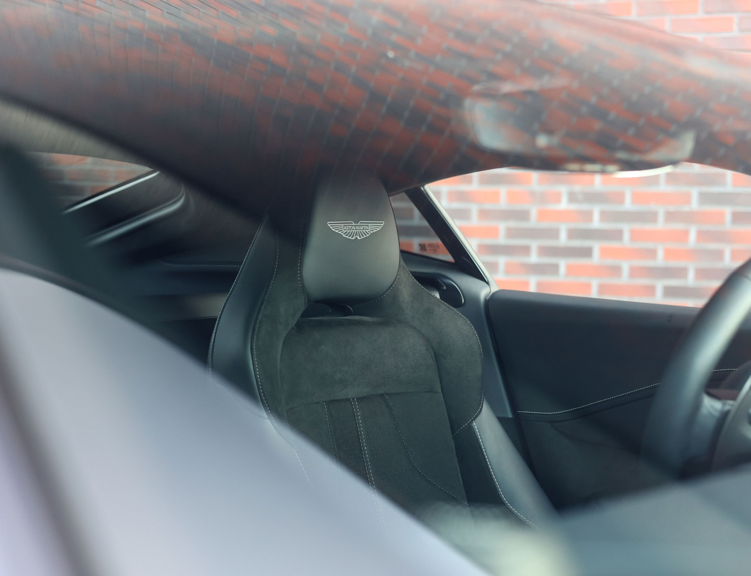 Aston Martin Vantage 4.0 V8