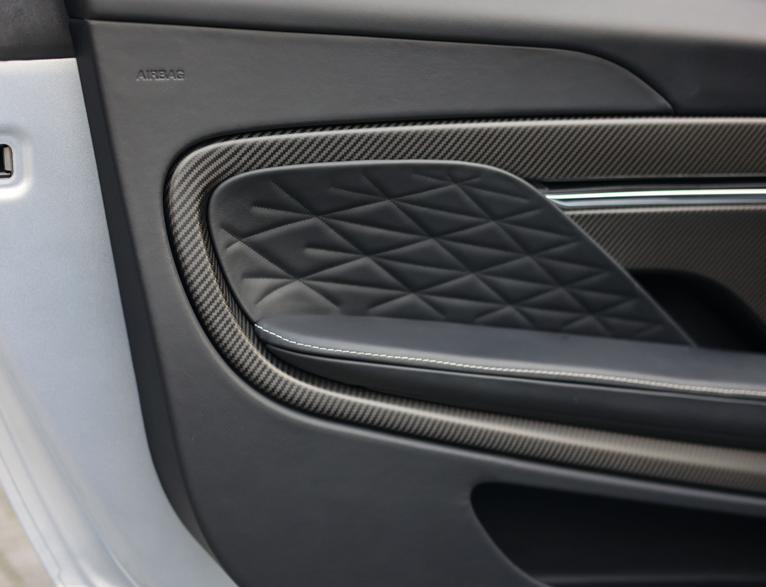 Aston Martin DB12 Volante 4.0 V8