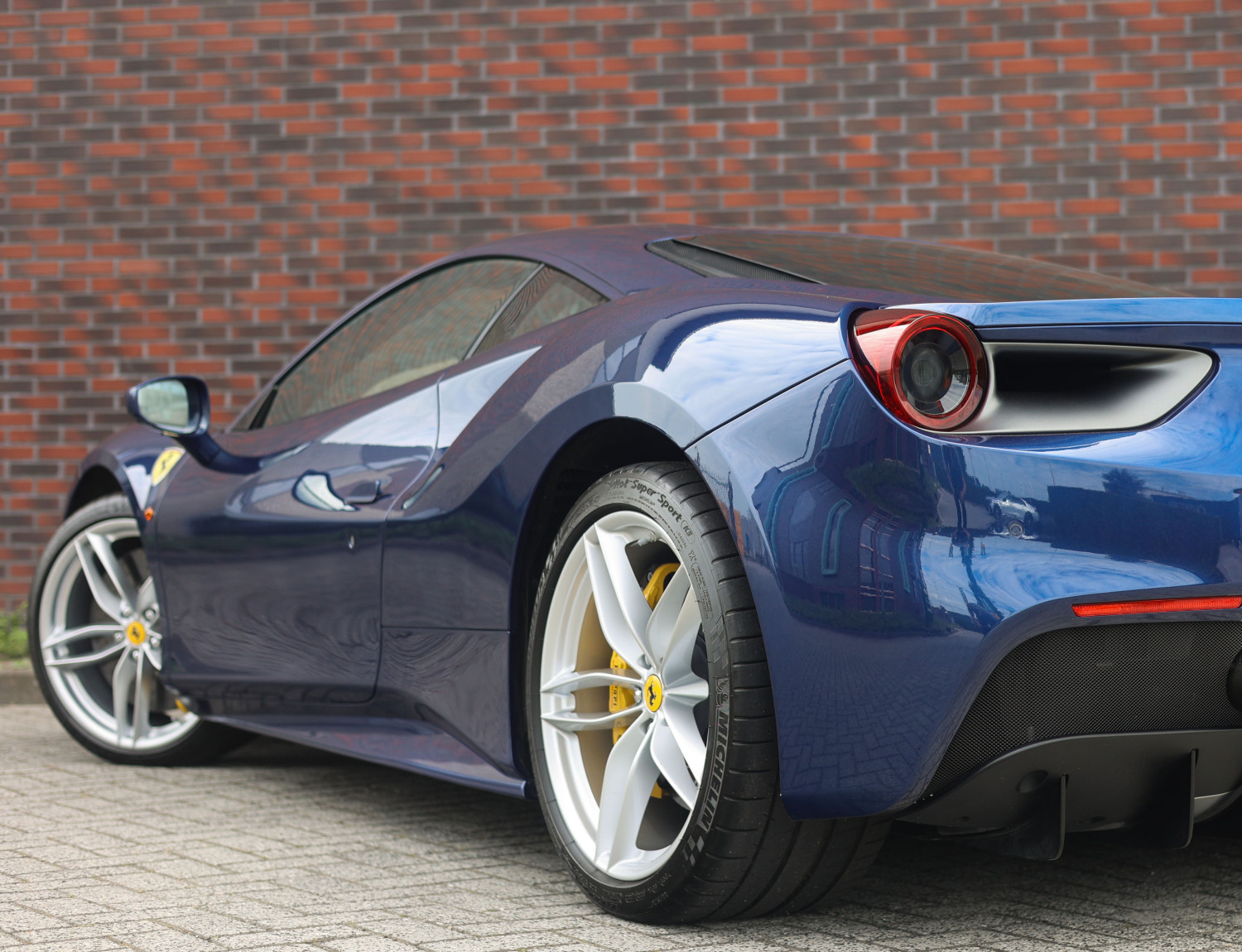 Ferrari 488 3.9 GTB HELE