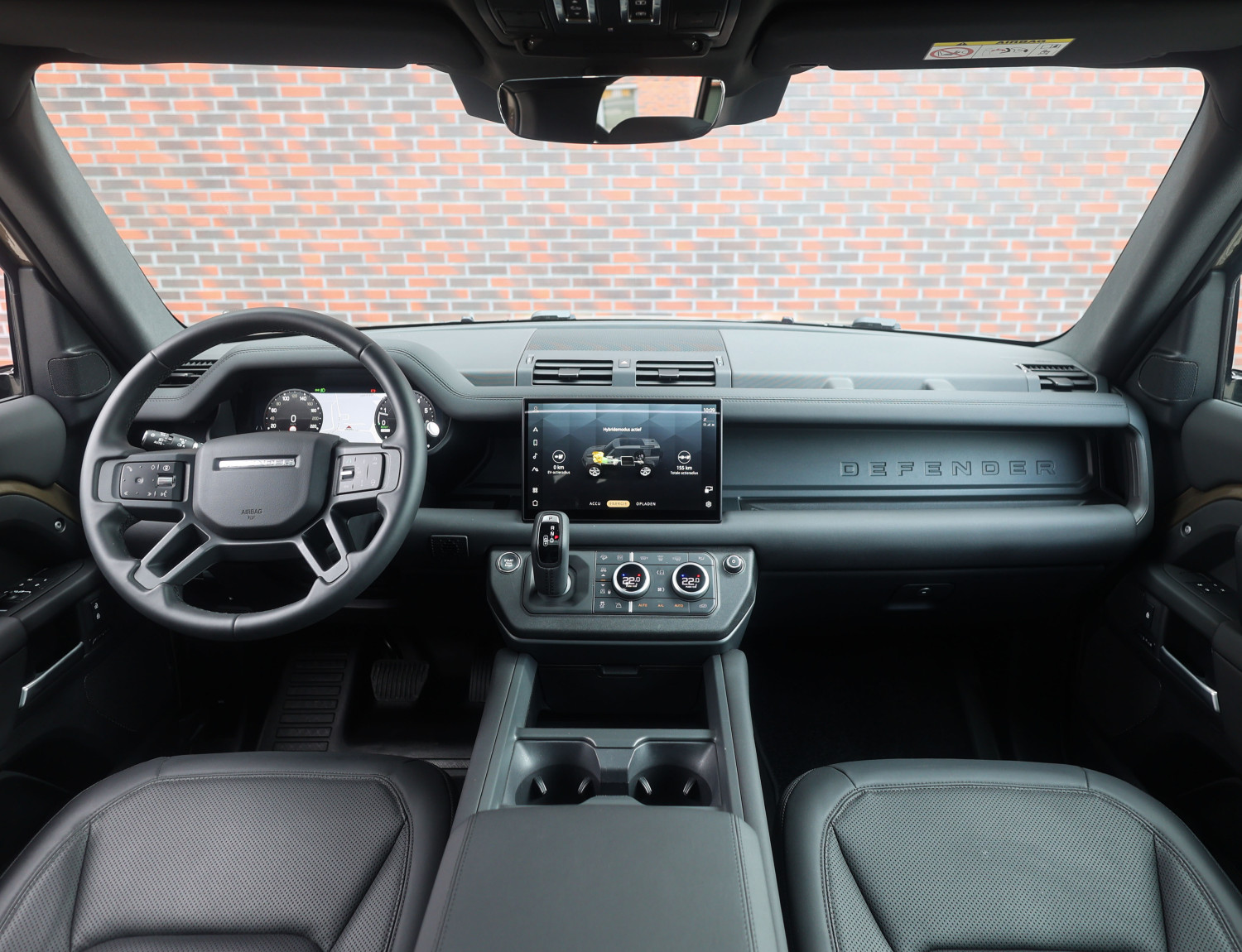 Land Rover Defender P300e X-Dynamic SE