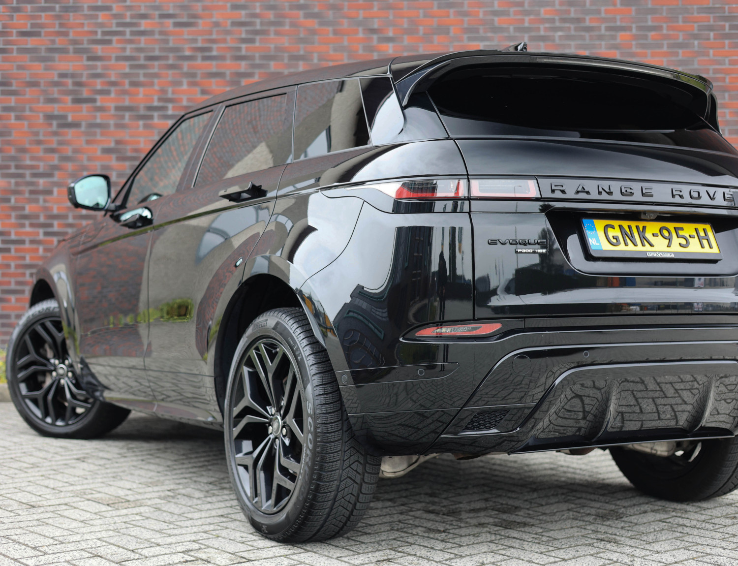 Land Rover Range Rover Evoque P300 AWD R-Dynamic HSE
