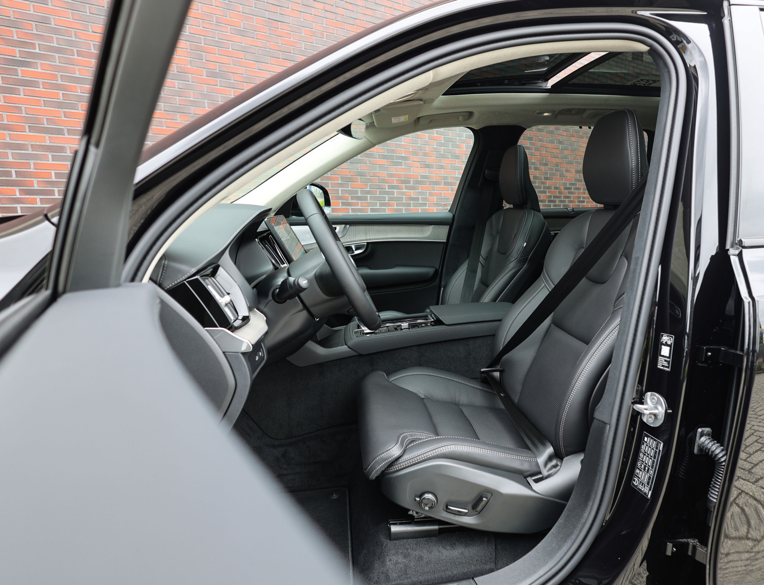 Volvo XC90 T8 AWD Ultra Dark