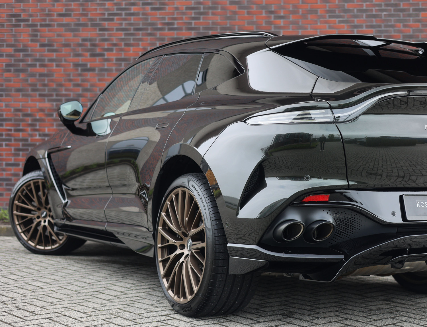Aston Martin Dbx 4.0 V8 707