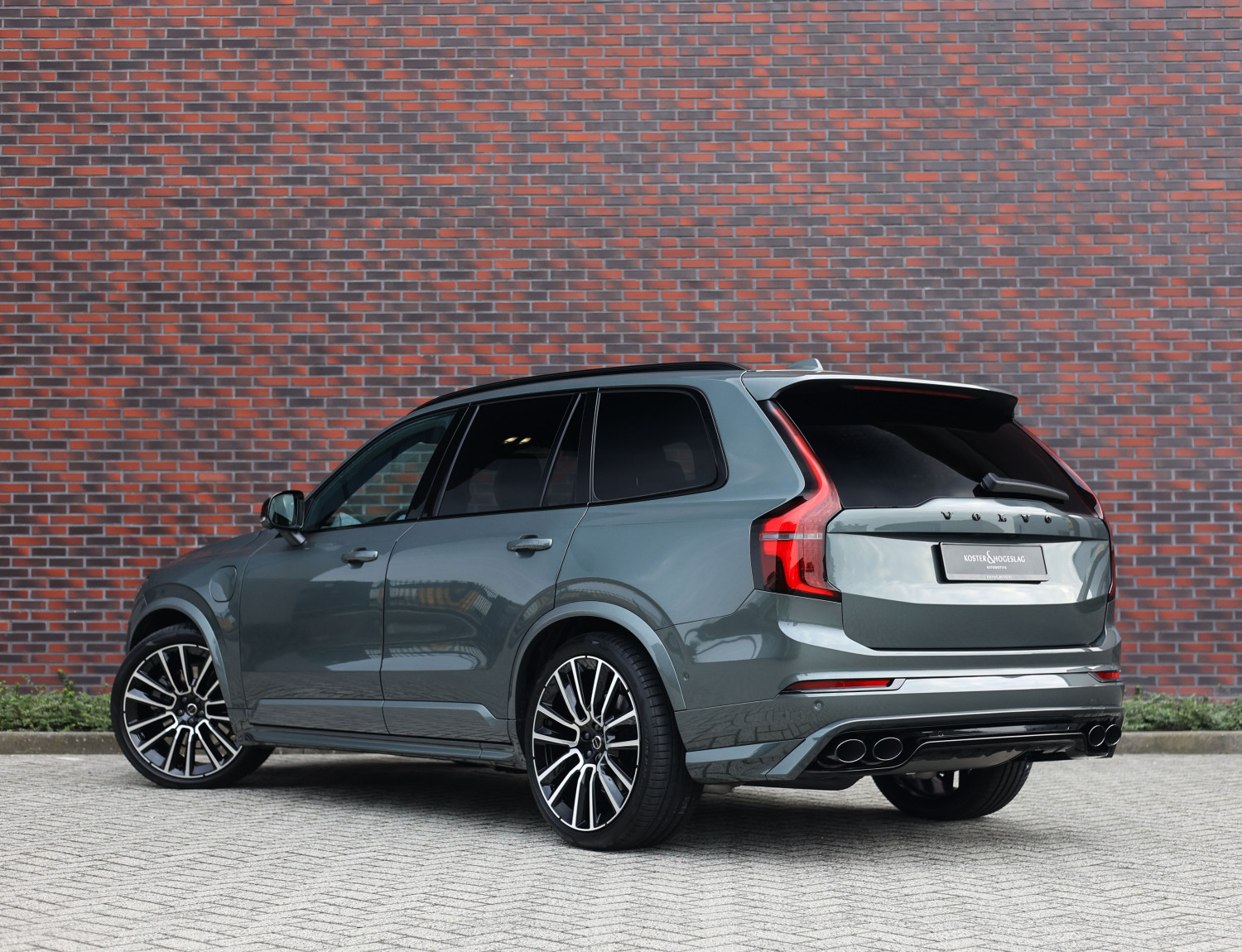 Volvo XC90 T8 AWD Ultra Dark