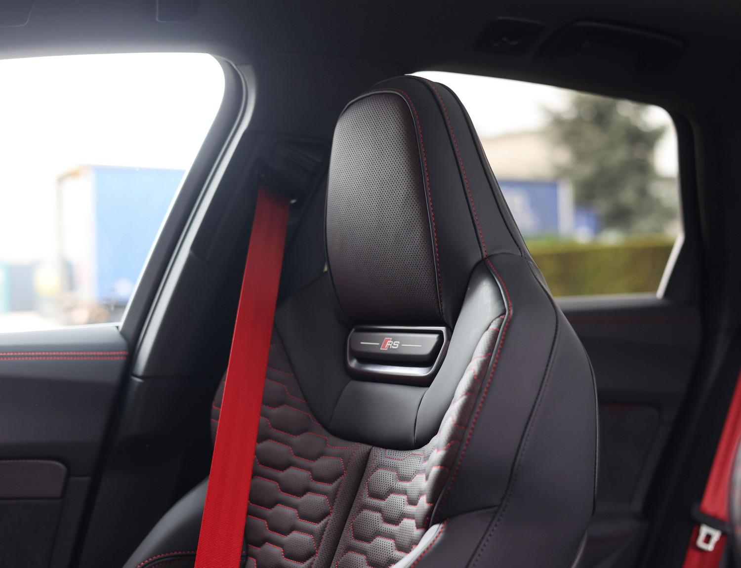 Audi RS5 Avant e-hybrid quattro