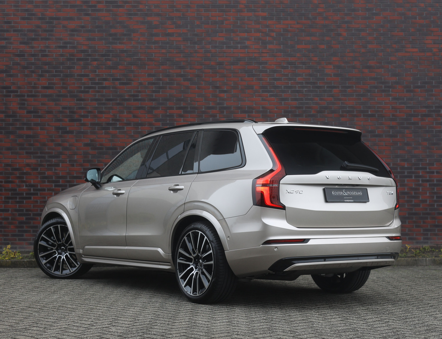 Volvo XC90 T8 AWD Ultra Dark