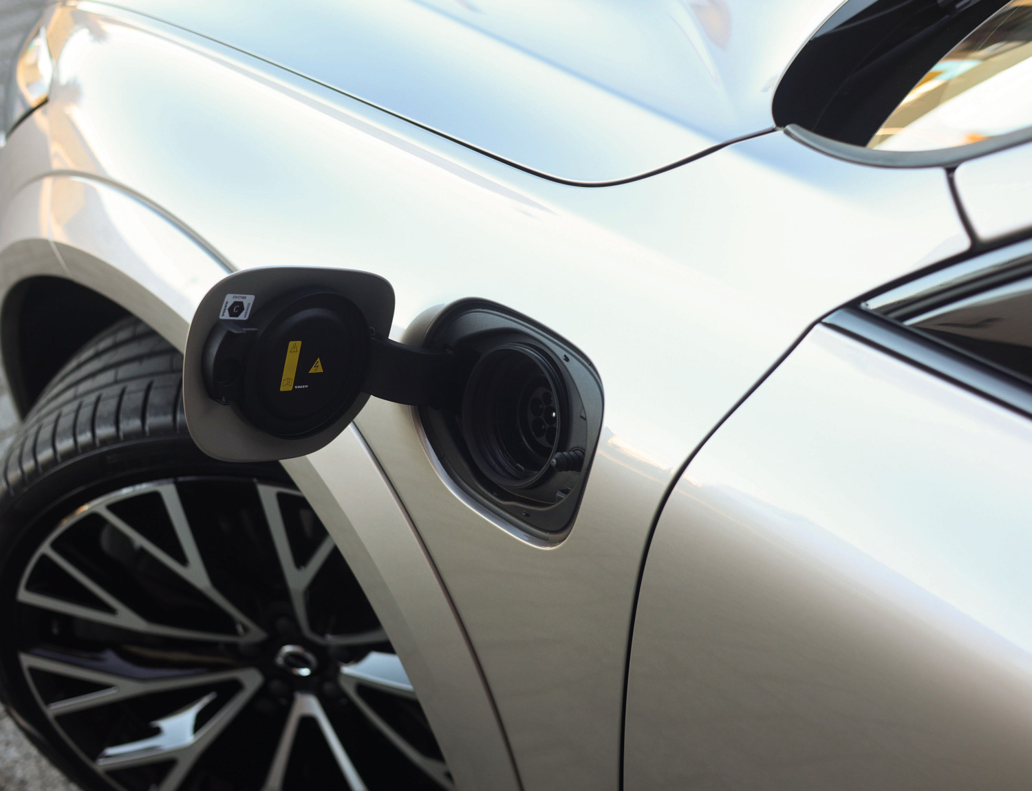 Volvo XC60 T8 AWD Ultra Dark