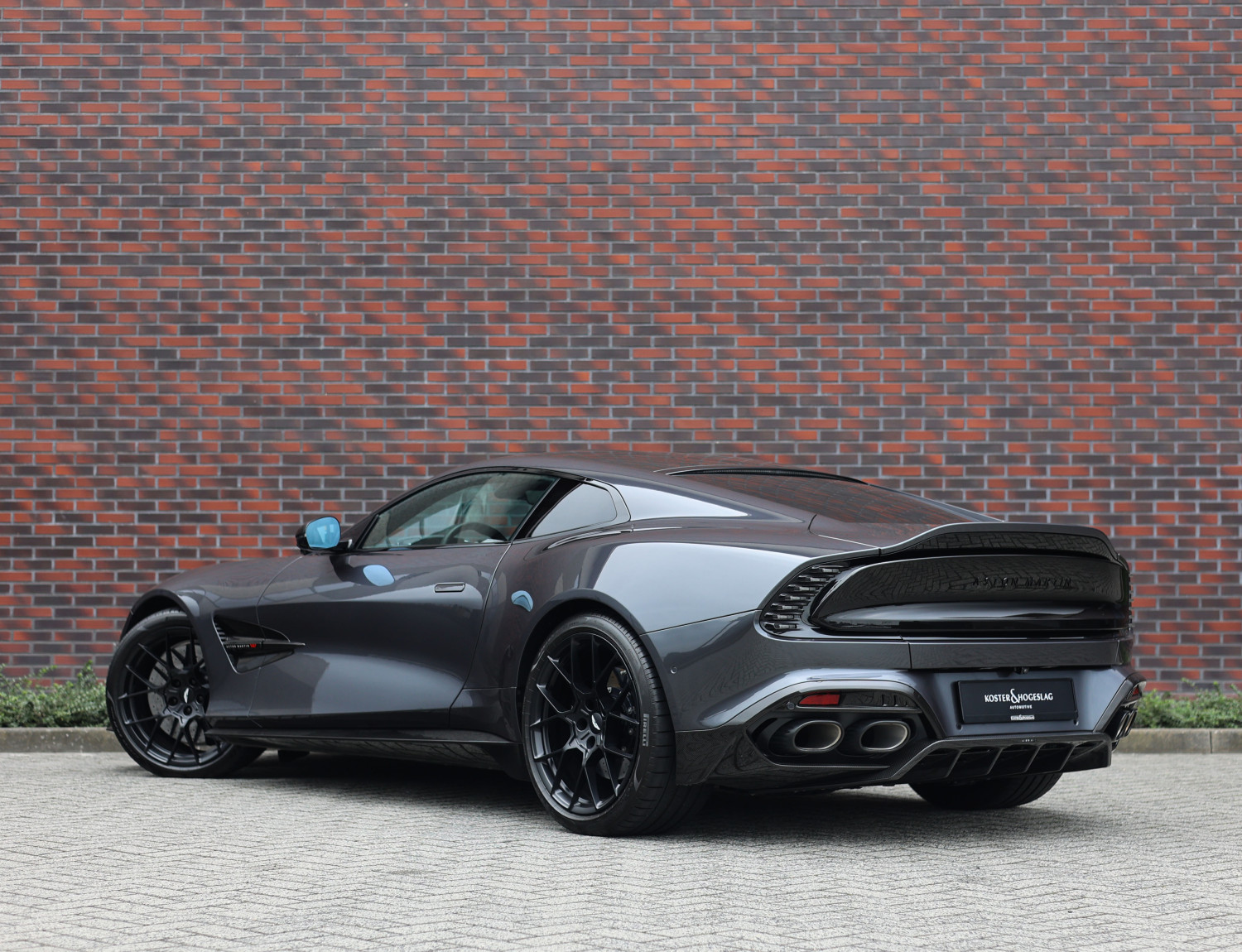 Aston Martin Vanquish 5.2 V12 Coupe