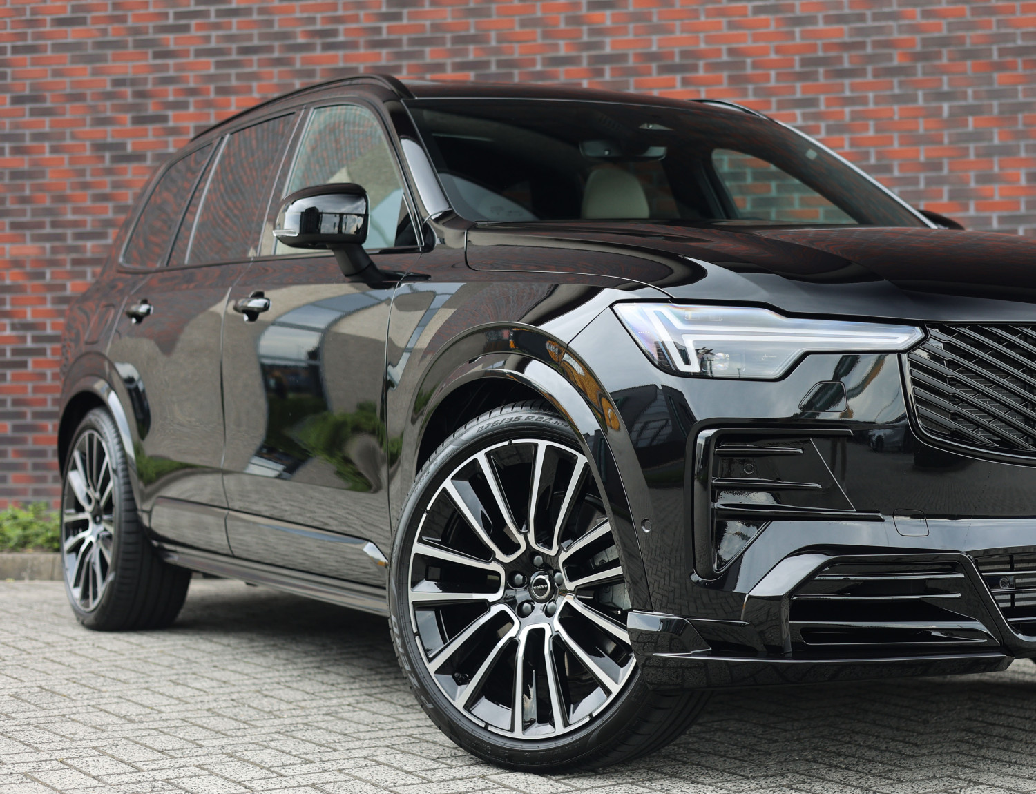 Volvo XC90 T8 AWD Ultra Dark