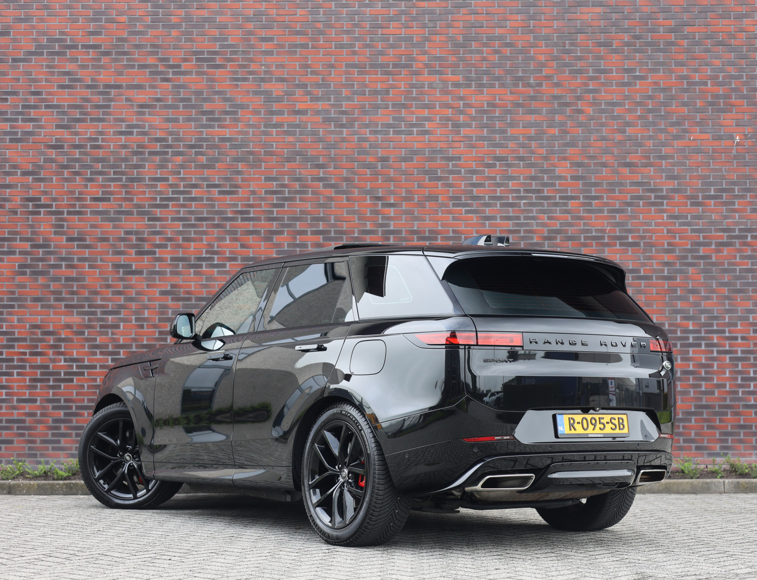 Land Rover Range Rover Sport P440e Dynamic SE