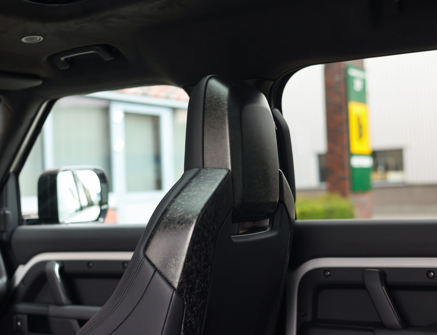 Land Rover Defender P635 OCTA