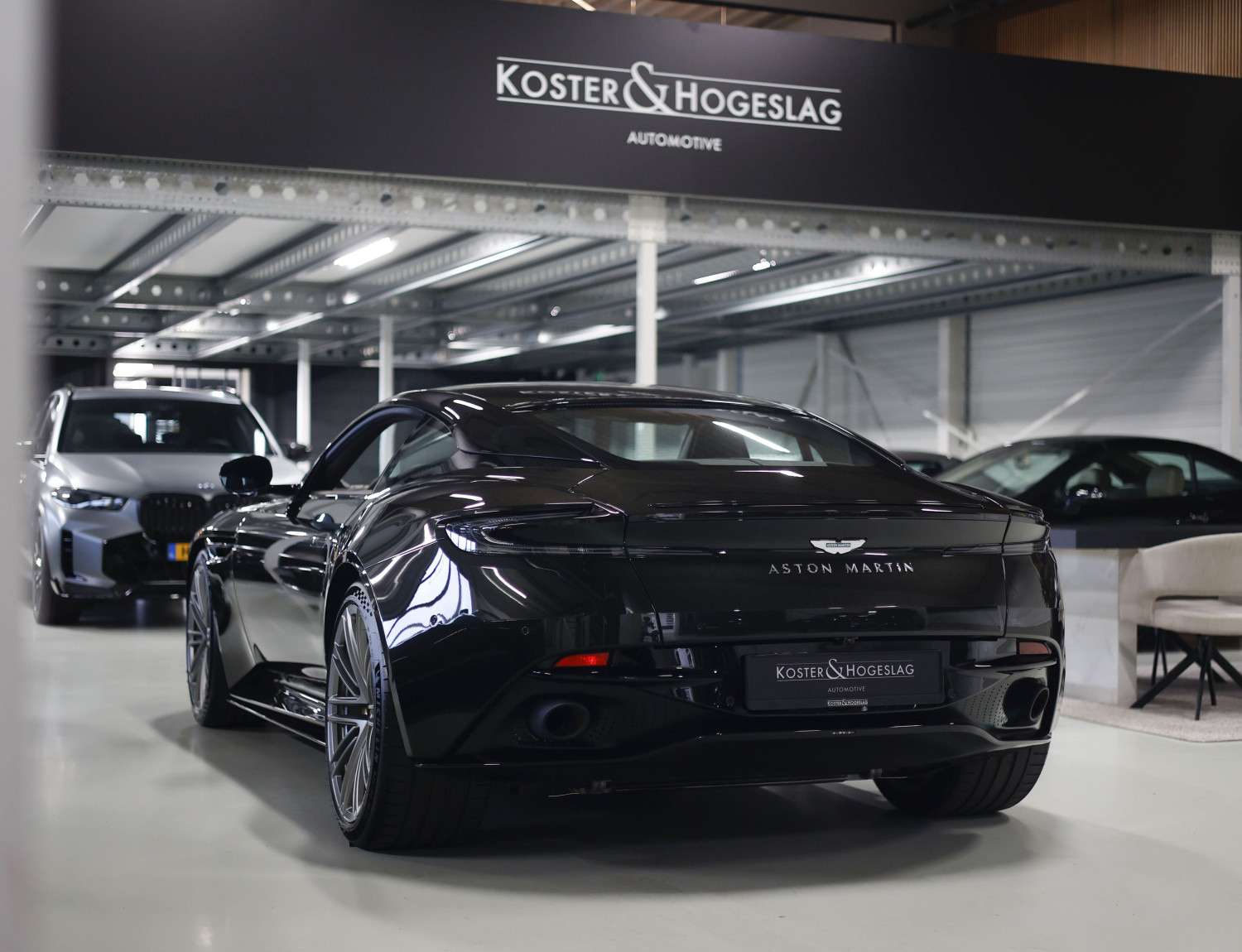 Aston Martin DB12 4.0 V8 Aston Martin DB12 4.0 V8