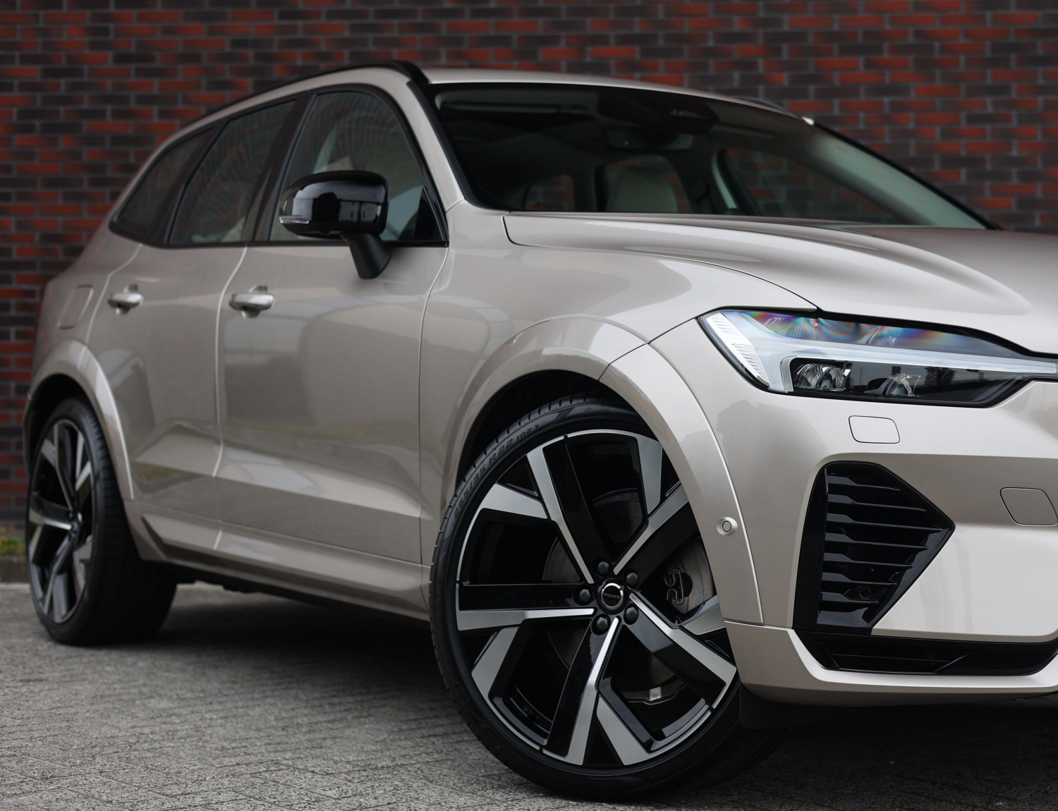 Volvo XC60 T8 AWD Ultra Dark