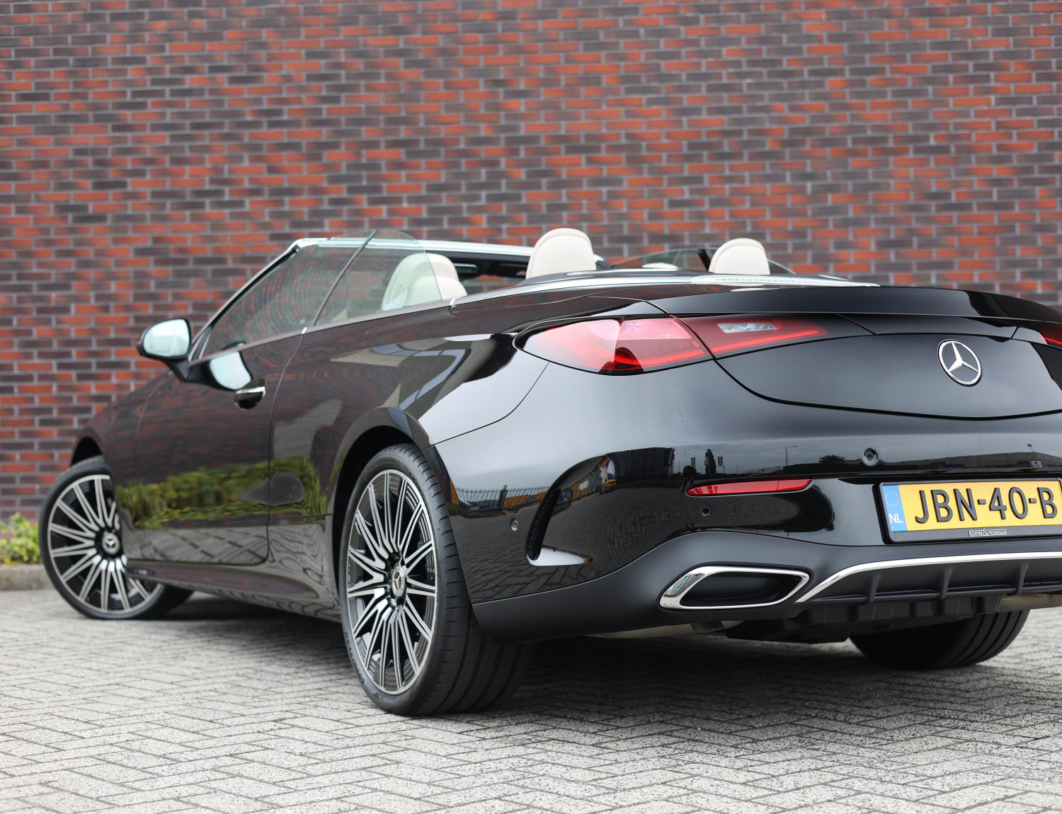 Mercedes-Benz CLE Cabriolet 300 4MATIC AMG Line Mercedes-Benz CLE Cabriolet 300 4MATIC AMG Line