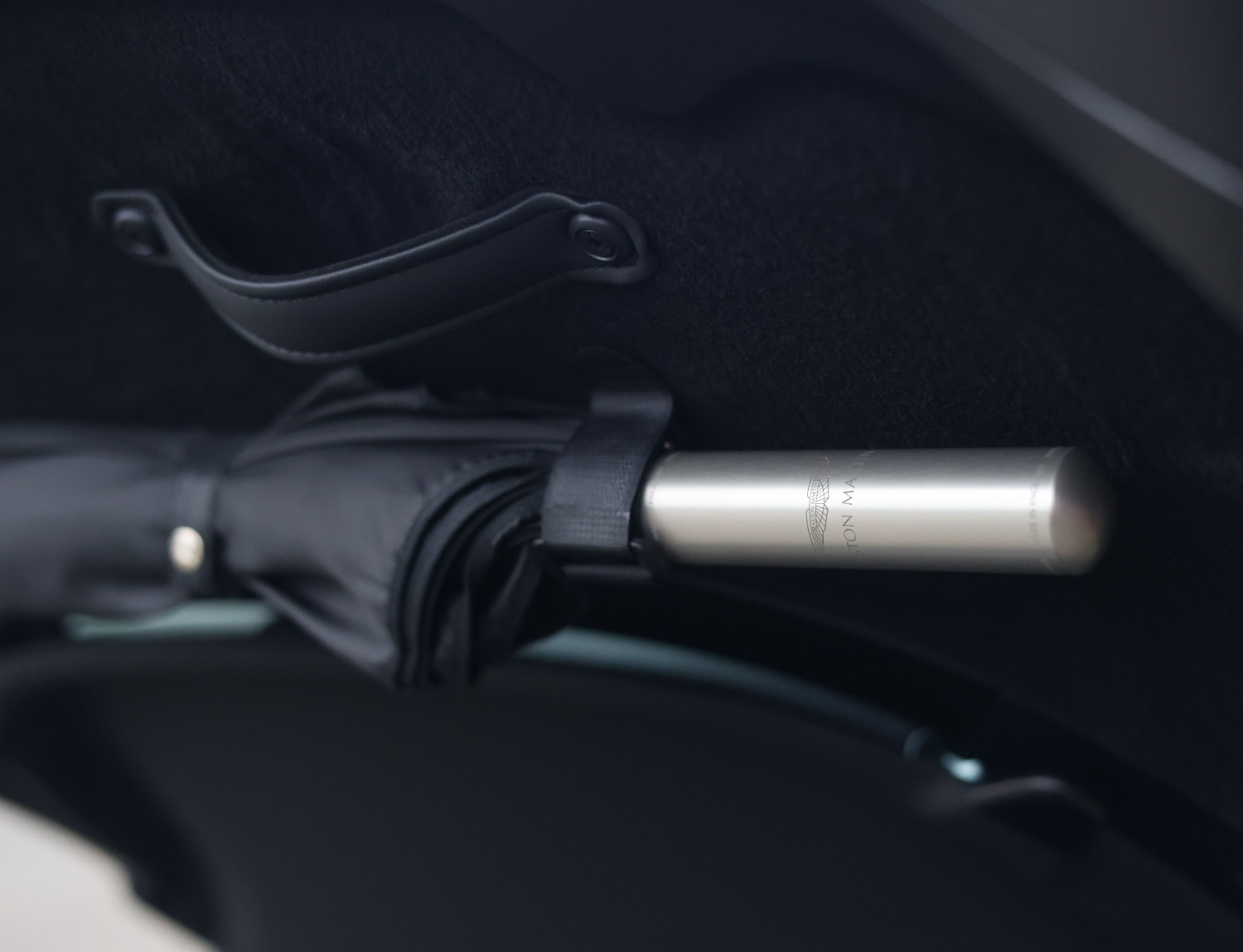 Aston Martin Vantage 5.2 V12