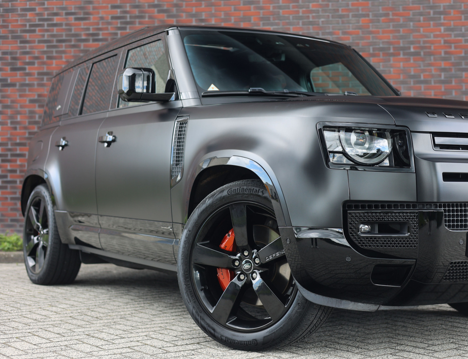 Land Rover Defender P400e X
