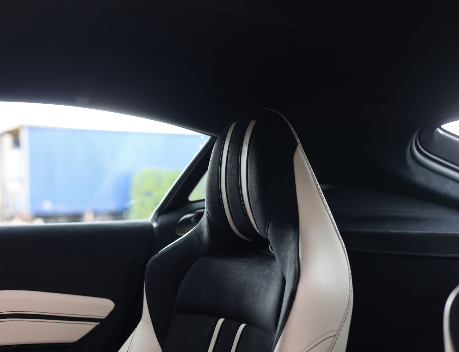 Aston Martin Vantage 4.0 V8