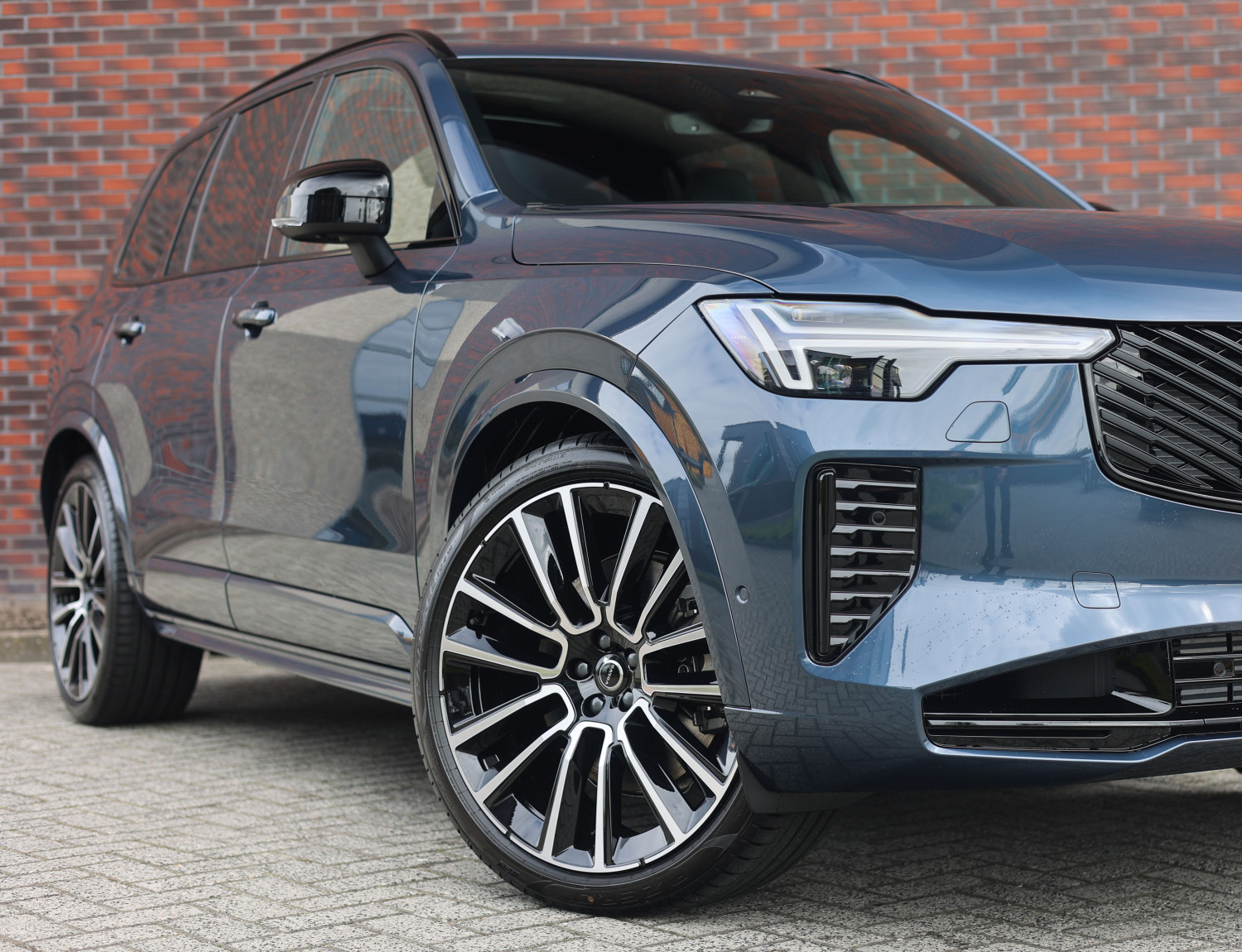 Volvo XC90 T8 AWD Ultra Black Edition