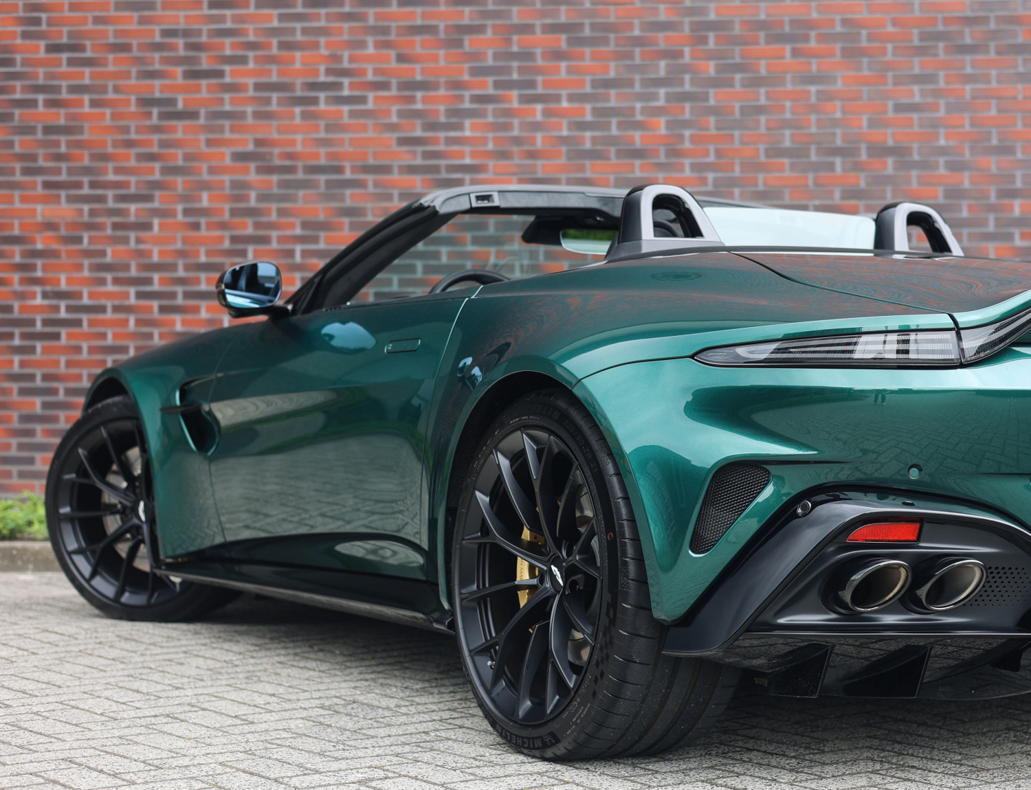 Aston Martin Vantage Roadster 4.0 V8