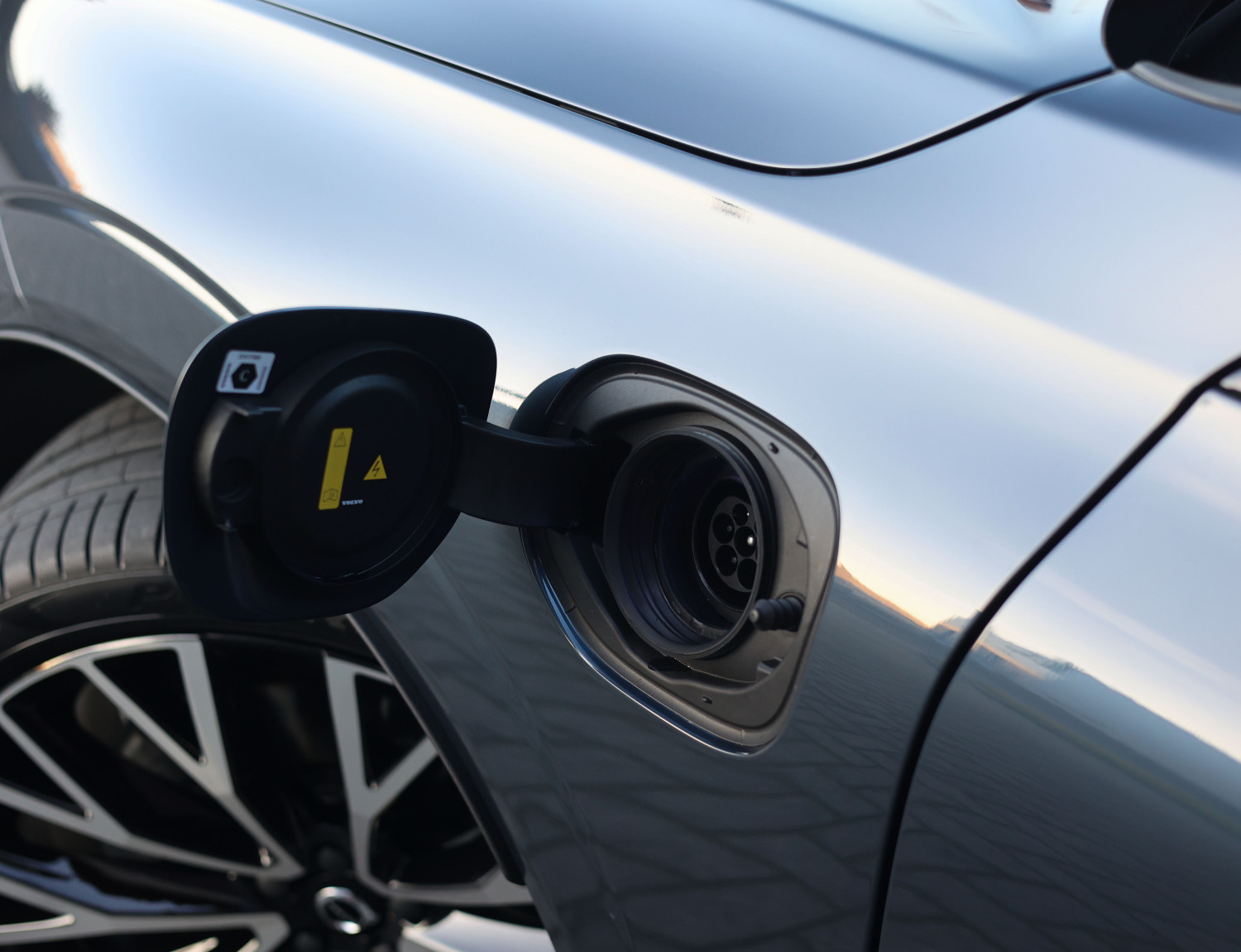 Volvo XC60 T8 AWD Ultra Dark