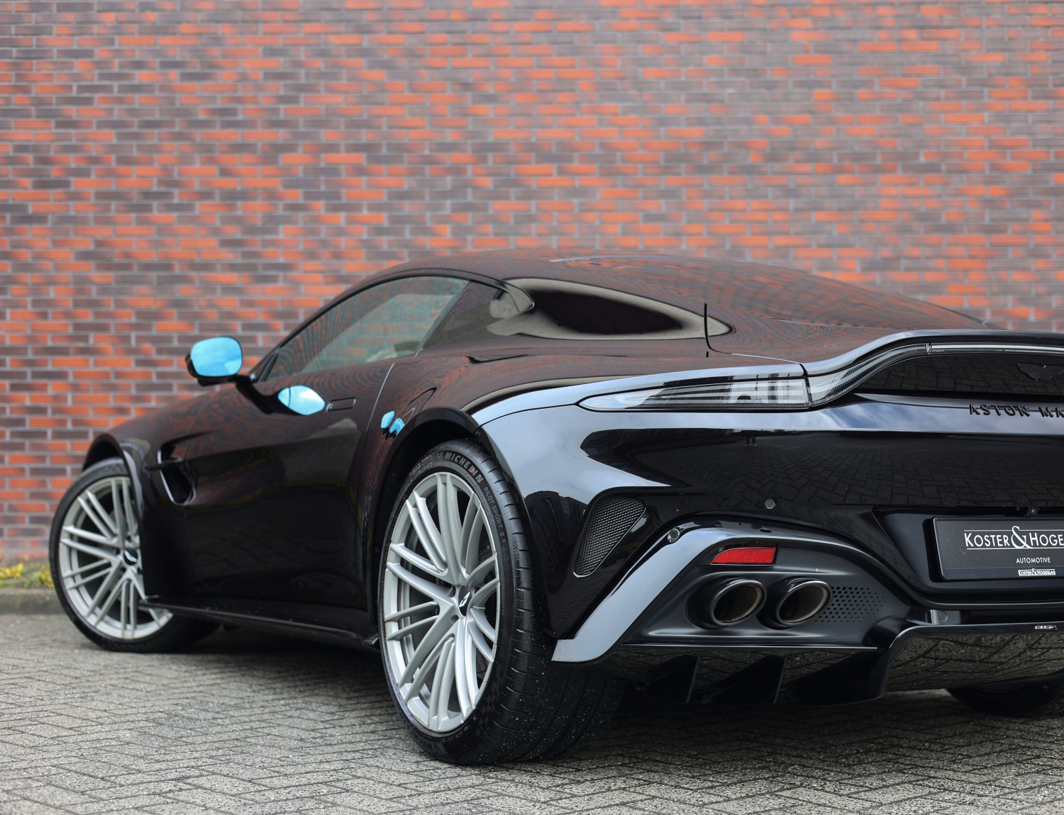 Aston Martin Vantage 4.0 V8